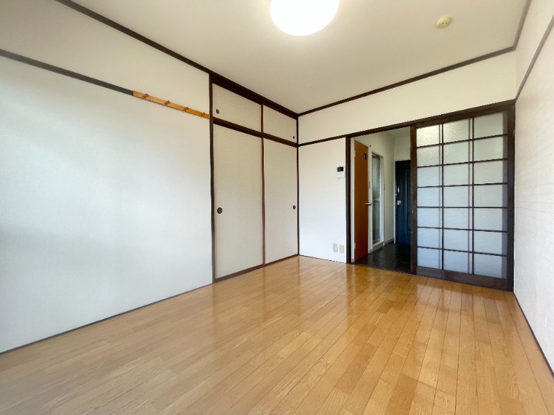 第2シャトル松香台の居間写真