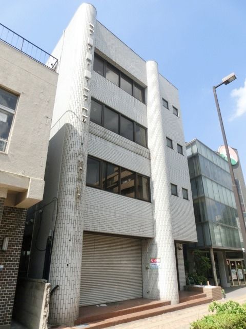 建物外観　コンビニ、スーパー徒歩圏内です