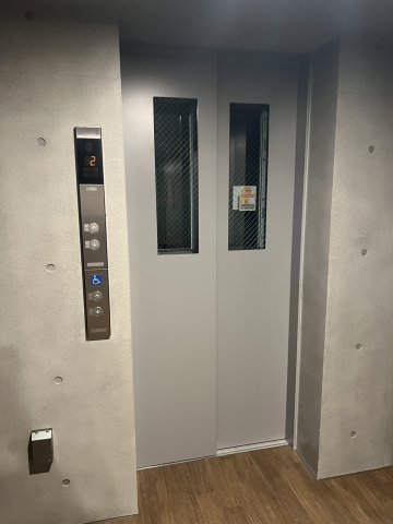 東急東横線 都立大学駅 徒歩12分 3階建 築1年の外観写真