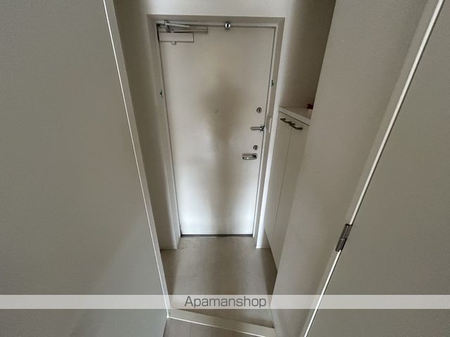 地下鉄御堂筋線 新大阪駅 徒歩10分 15階建 築9年の玄関写真