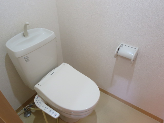 ソレアードシェソワ B棟のトイレ写真