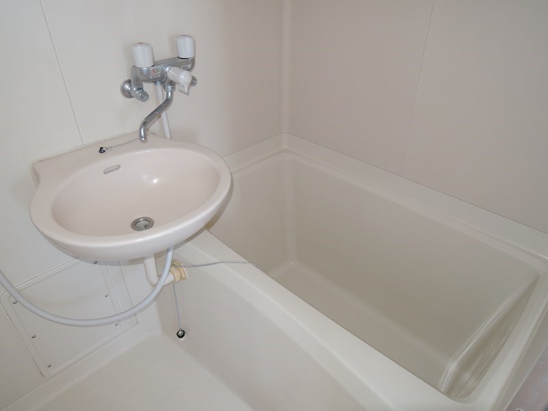 バス・シャワールーム　一人暮らしにも嬉しい、バス・トイレ独立タイプ