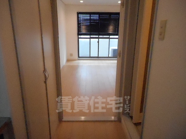 【京都市山科区西野岸ノ下町のマンションの玄関】