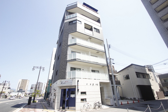 広島市南区段原山崎のマンションの建物外観