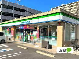 コンビニ　ファミリーマート各務原六軒店（コンビニ）まで380m