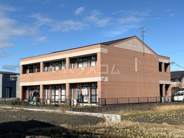 羽島市福寿町本郷のアパートの建物外観