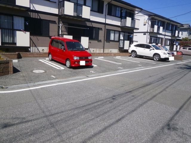 【君津市外箕輪のアパートの駐車場】