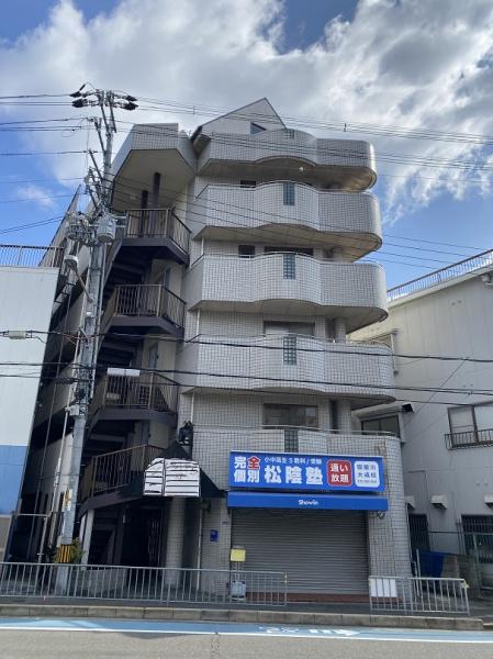 寝屋川市大成町のマンションの建物外観