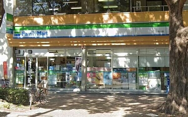 【名古屋市中区栄のマンションのコンビニ】