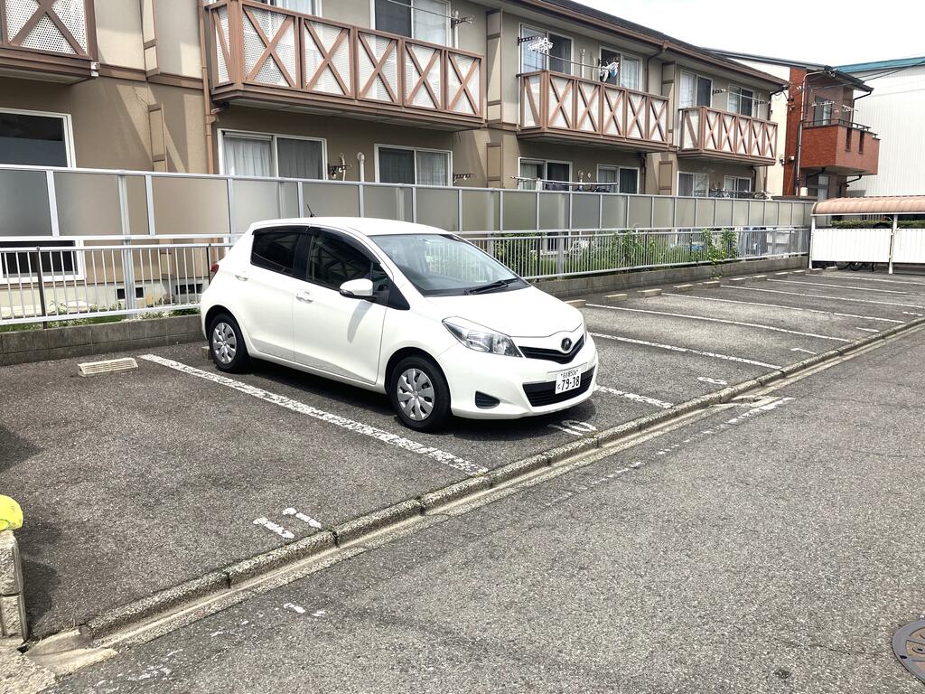 【ロイヤル宗円の駐車場】