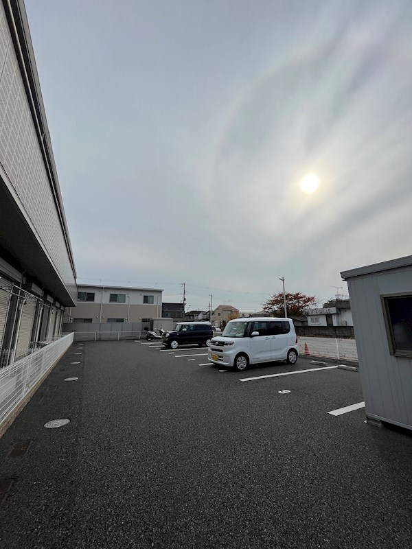 【姫路市飾磨区中浜町のアパートの駐車場】