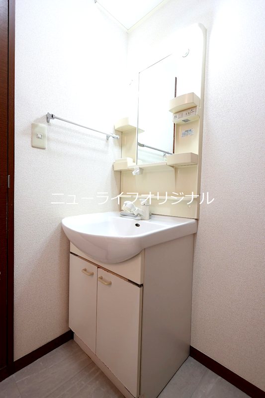 洗面設備　忙しい朝の身支度が楽になるシャワー付き洗面台☆