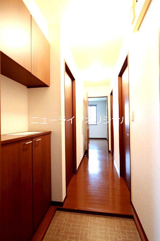 玄関　上下に分かれた使い勝手の良いシューズボックス付☆