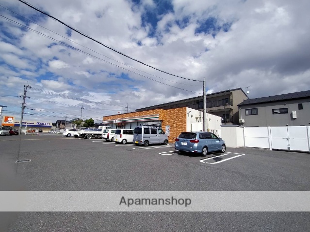 コンビニ　セブンイレブン（コンビニ）まで956m