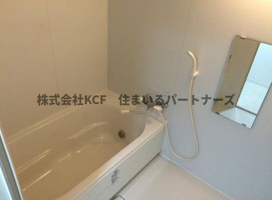 バス・シャワールーム　コンパクトで使いやすいお風呂です