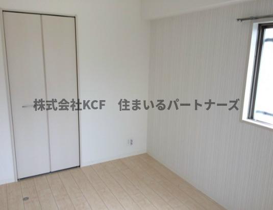 その他部屋・スペース　開放的な寝室です