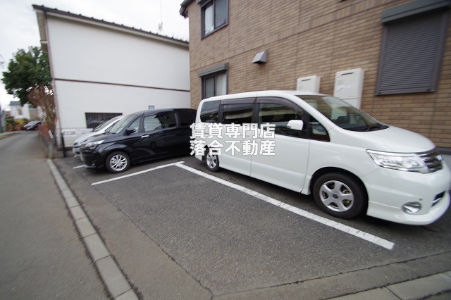 【町田市小山町のアパートの駐車場】