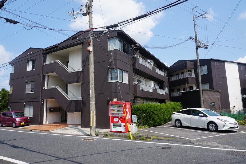 生出マンション（ナリイデマンション）の建物外観