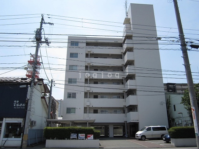 レジデンス八日町の建物外観