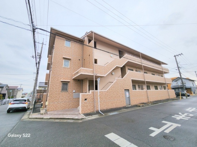 岡山市北区中仙道のマンションの建物外観