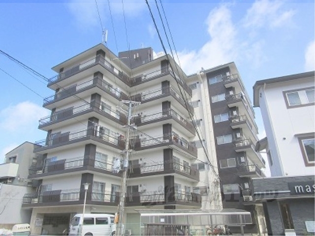 京都市西京区松室河原町のマンションの建物外観