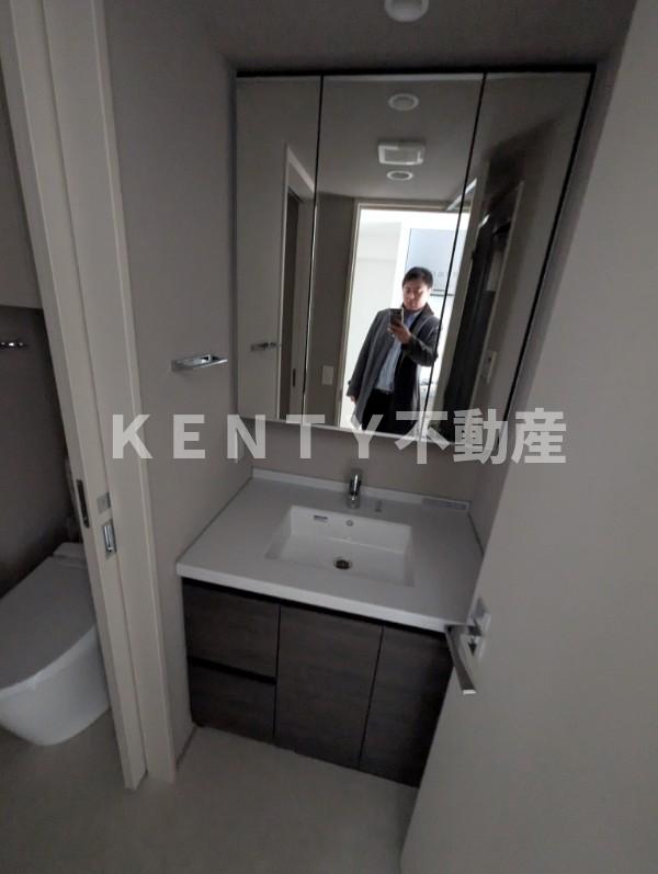 洗面設備　使いやすい独立洗面台です