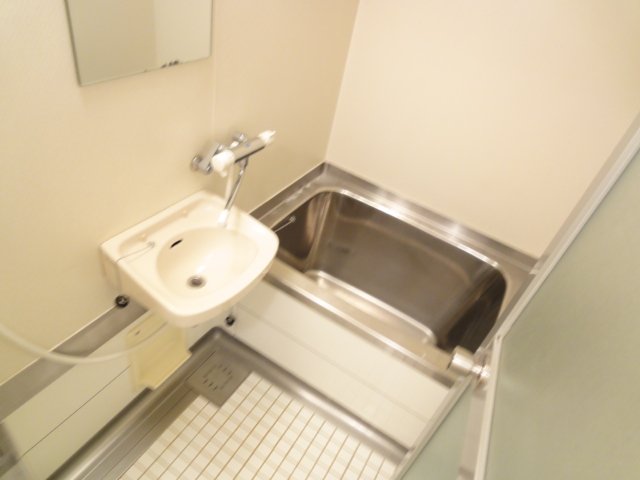 バス・シャワールーム　同物件、別号室のものです。