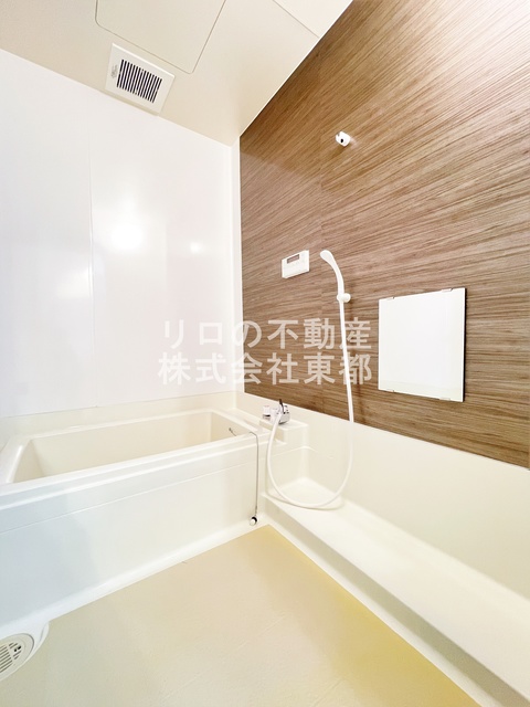 バス・シャワールーム　バスルームは浴槽付なので、ゆったり湯船につかれますね♪