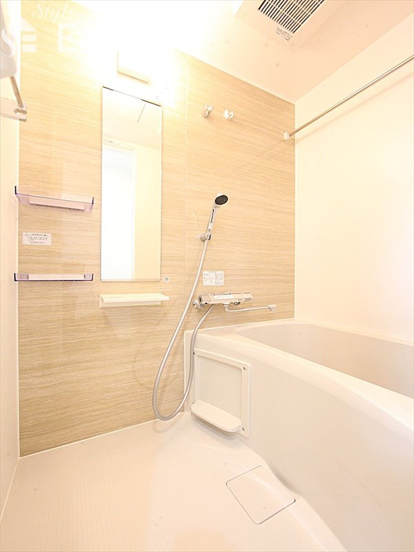 バス・シャワールーム　バスルーム