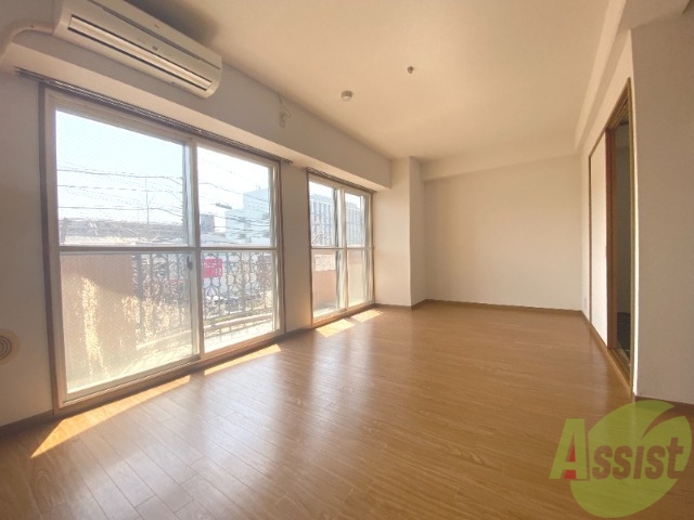 居室・リビング　ＬＤＫなので広々としていて開放感がありますね。