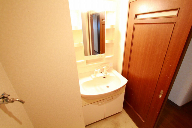 洗面設備　独立の洗面所です。