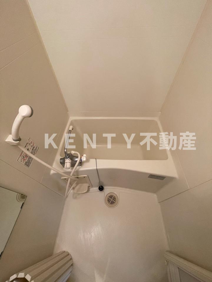 バス・シャワールーム　コンパクトで使いやすいお風呂です