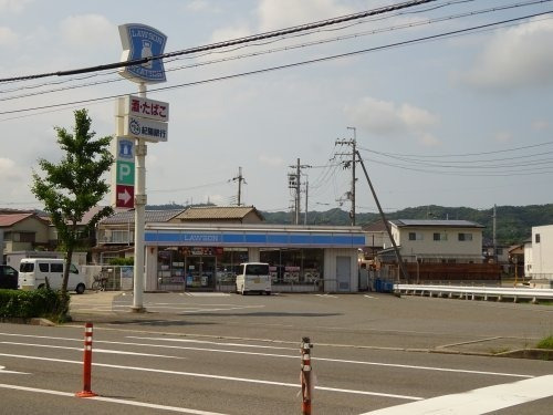 コンビニ　ローソン和歌山松江店様（コンビニ）まで321m