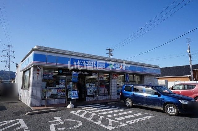 コンビニ　ローソン直方新入店（コンビニ）まで211m