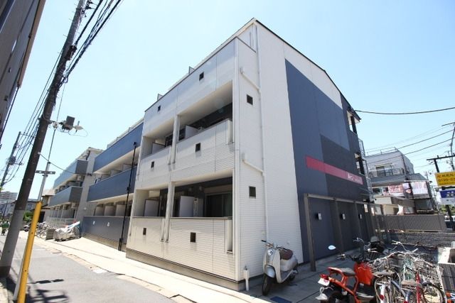 建物外観　市役所等の公共施設やスーパーも近く、生活に便利な環境です