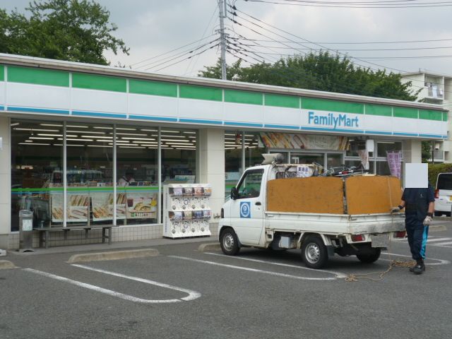 コンビニ　ファミリーマート 東大和上北台店（コンビニ）まで400m