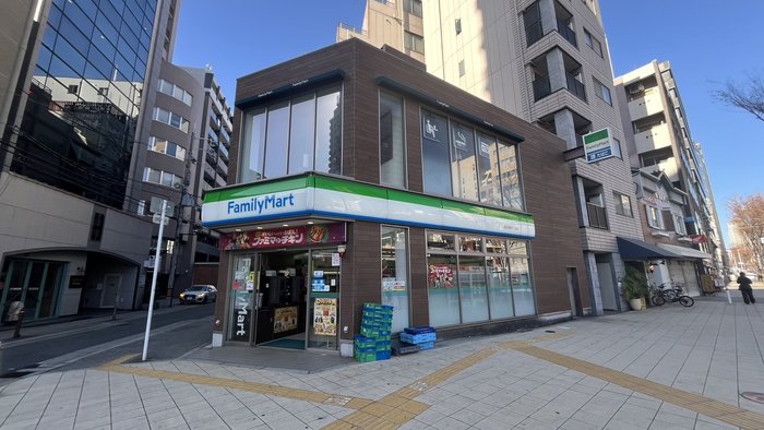 コンビニ　ファミリーマート（コンビニ）まで230m