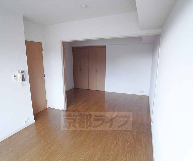 居室・リビング　２室つなげられる洋室です