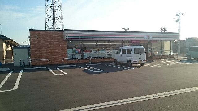 コンビニ　セブンイレブン南篠崎2丁目店（コンビニ）まで300m