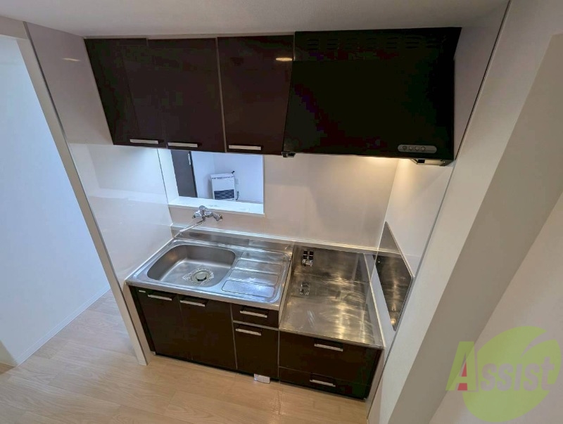 キッチン　調理スペースも広々しておりお料理しやすそうです！