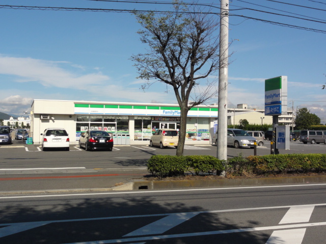 コンビニ　ファミリーマート太田飯塚町店（コンビニ）まで845m