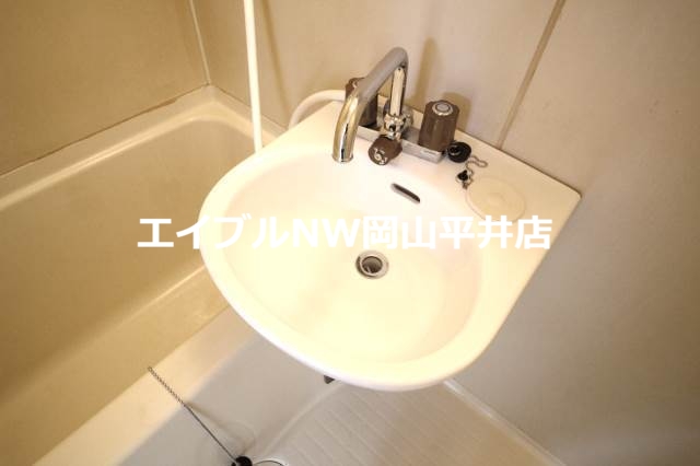 洗面設備　※同間取りの別のお部屋の写真です