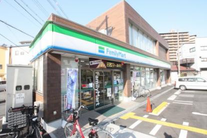コンビニ　ファミリーマート新喜多東店（コンビニ）まで400m