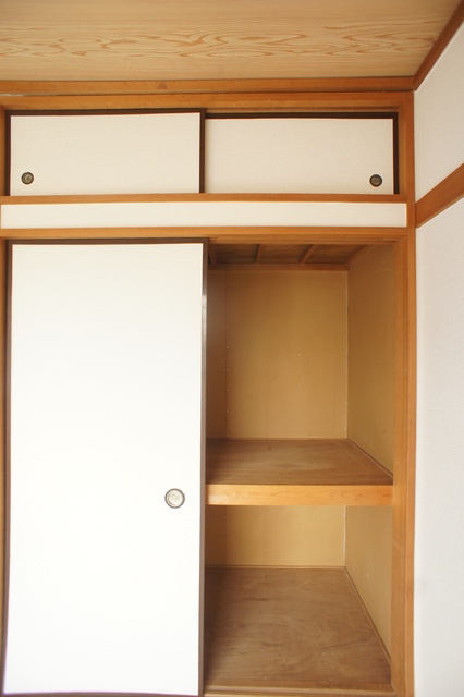 収納　押入れタイプはお荷物が多い方も安心の収納力です☆