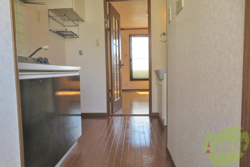 玄関　玄関からはこんな感じ。広さがありますねー