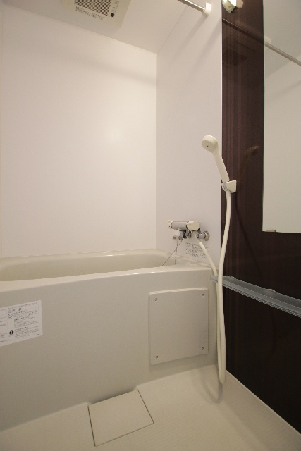 バス・シャワールーム　※別部屋の参考写真です