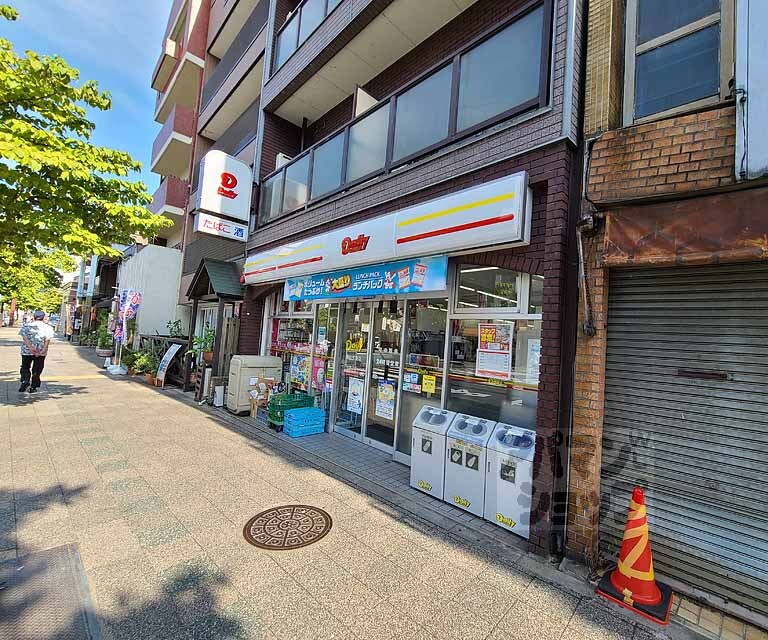 コンビニ　デイリーヤマザキ 東山三条店（コンビニ）まで219m