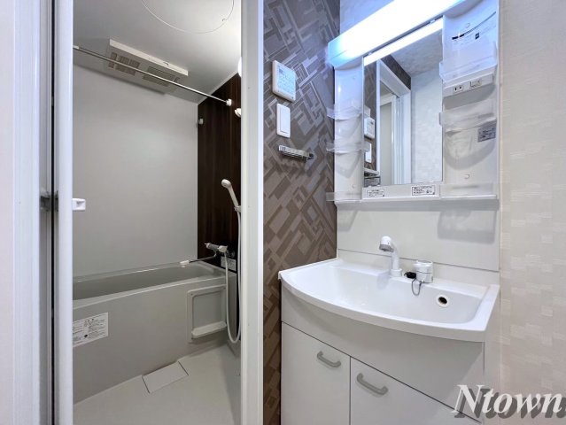 洗面設備　使いやすい独立洗面台です