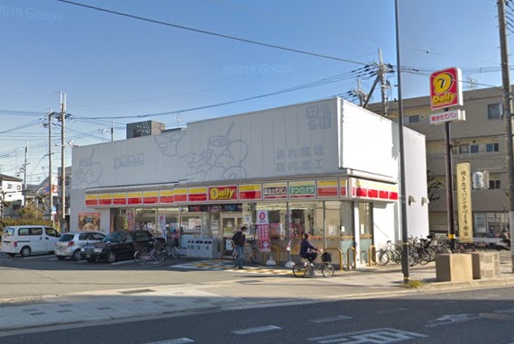 コンビニ　デイリーヤマザキ（コンビニ）まで1913m