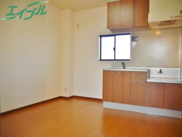 居室・リビング　同物件別室参照